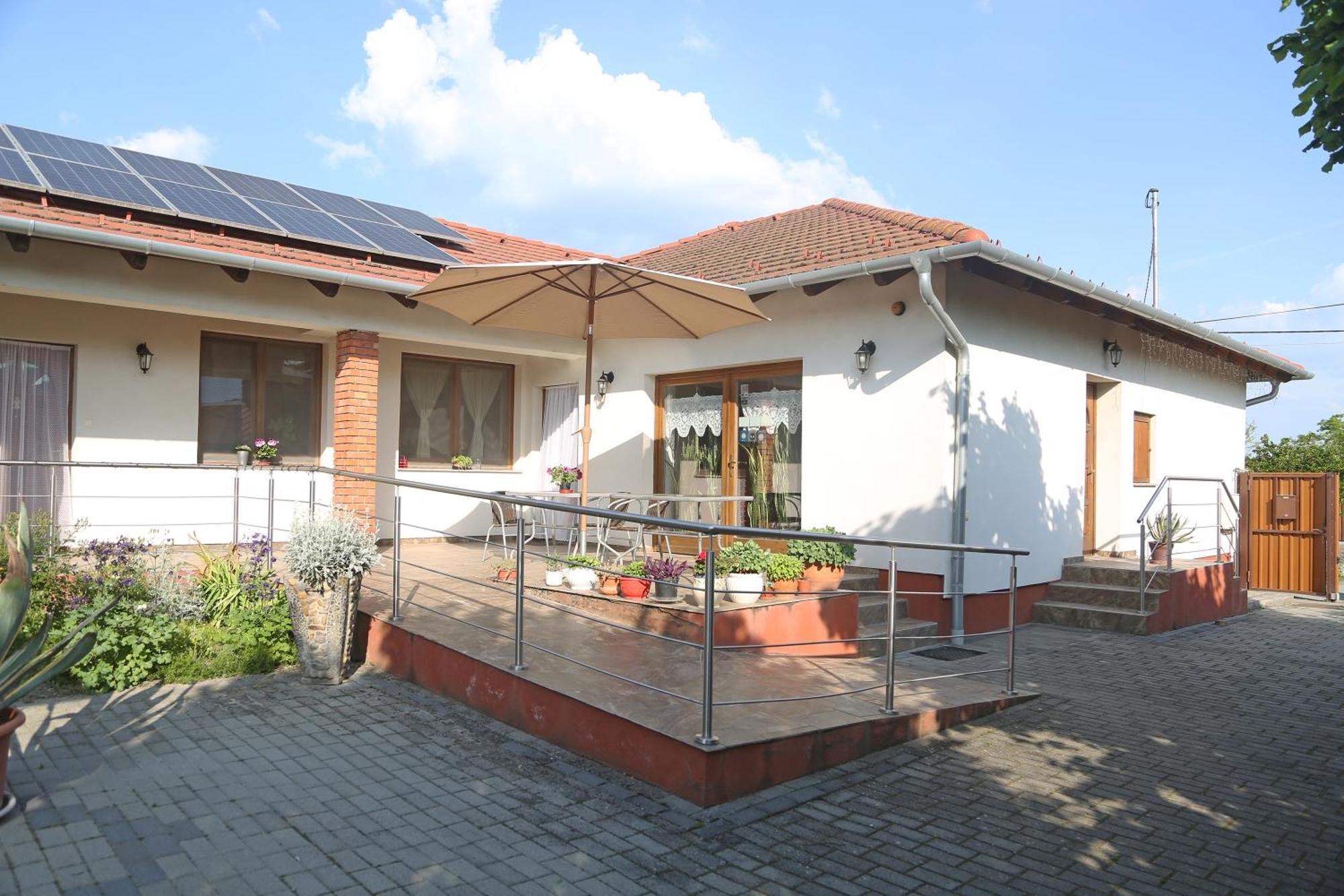 Fuezesi Papa Vendeghaza Hotel Harta ภายนอก รูปภาพ